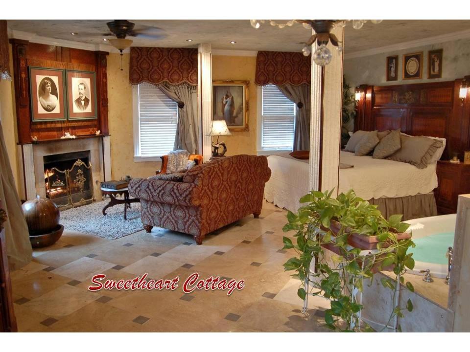 Lockheart Gables Romantic Bed And Breakfast Fort Worth Extérieur photo